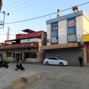 ŞAKİRPAŞA UÇAK MAHALLESİ CADDE ÜZERİ İŞYERİ VE EV 4 DAİRE