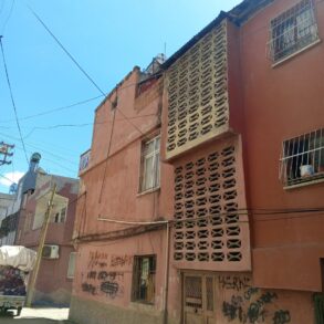 DEMETEVLER MAHALLESİ SATILIK 2 KATLI MÜSTAKİL EV