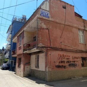 DEMETEVLER MAHALLESİ SATILIK 2 KATLI MÜSTAKİL EV