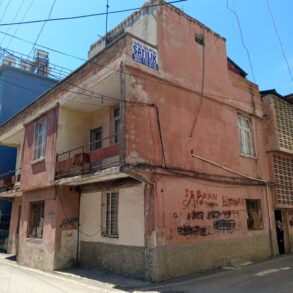 DEMETEVLER MAHALLESİ SATILIK 2 KATLI MÜSTAKİL EV