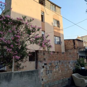DEMETEVLER MAHALLESİ SATILIK 3 KATLI MÜSTAKİL EV