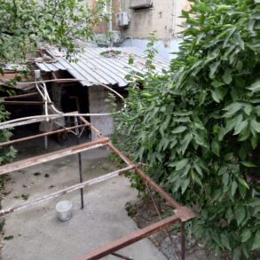 YEŞİLEVLER MAHALLESİ ÖZGÜR CADDESİ ÜZERİNDE SATILIK MÜSTAKİL EV