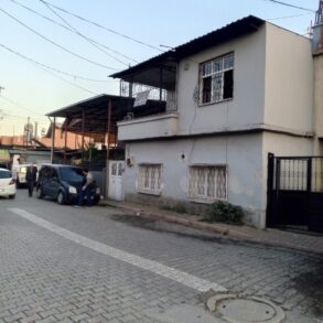 YEŞİLEVLER MAHALLESİ ÖZGÜR CADDESİ ÜZERİNDE SATILIK MÜSTAKİL EV