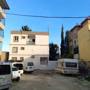 BAHÇELİEVLER MAHALLESİ SATILIK 3 KATLI MÜSTAKİLEV