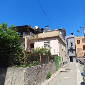 DEMETEVLER MAHALLESİ SATILIK 2,5 KATLI MÜSTAKİL EV