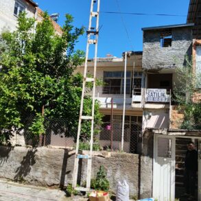 BAHÇELİEVLER MAHALLESİ SATILIK 2 KATLI MÜSTAKİL EV