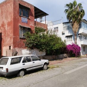 NARLICA MAHALLESİ CUMAPAZRI CİVARINDA SATILIK MÜSTAKİL EV 2,5 KAT